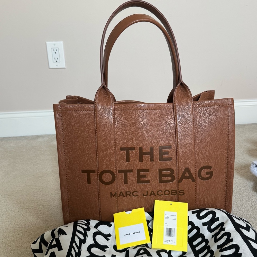 Marc Jacobs The Leather Large Tote Bag - Argan Oil